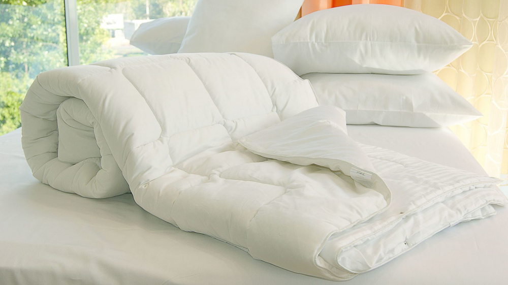 Одеяло. Одеяло и подушка. Подушка синтепоновую. Одеяло синтепоновое. Холлофайбер можно стирать